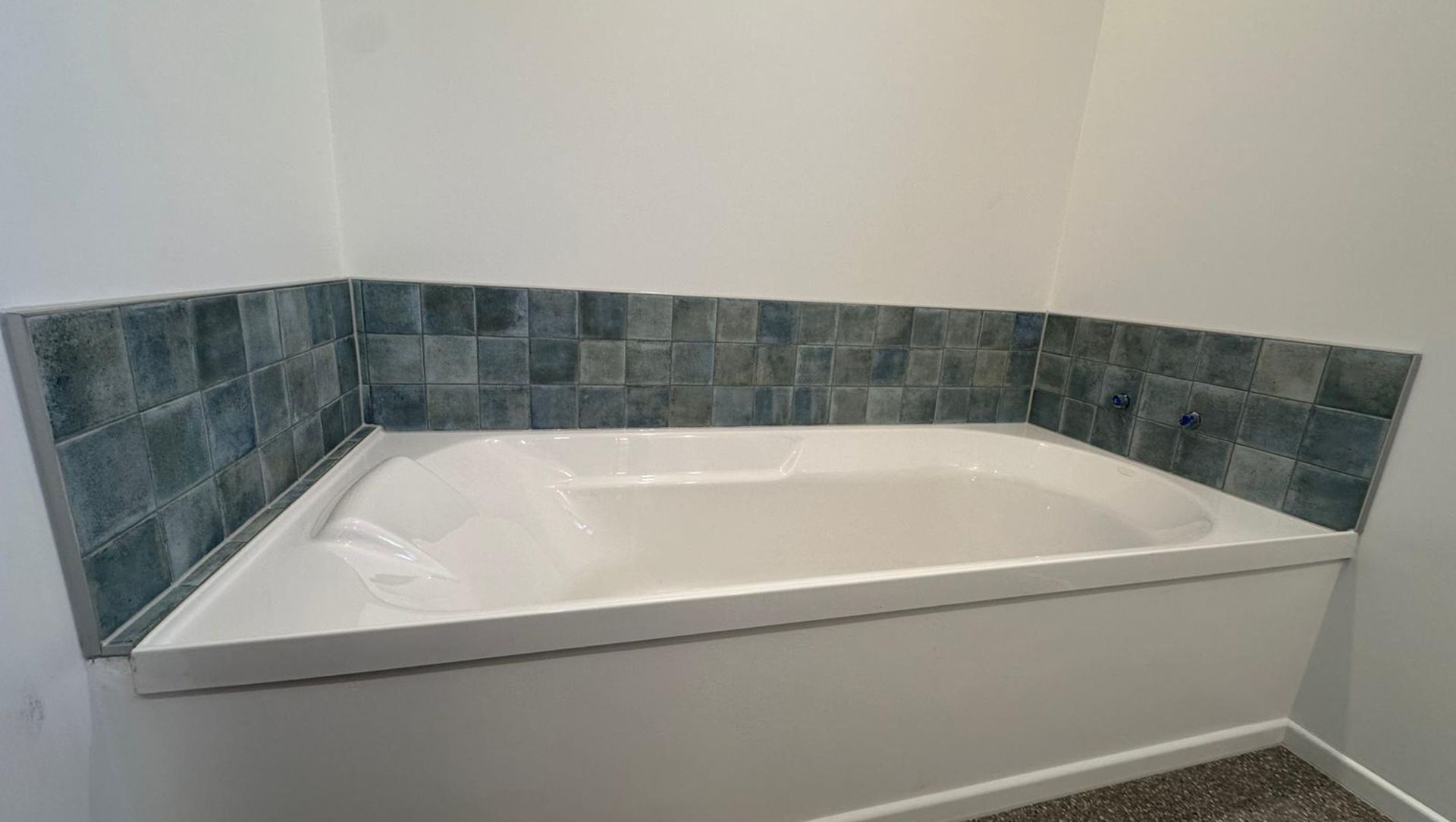 Damn Good Tiling - Bathtub Top Wall banner