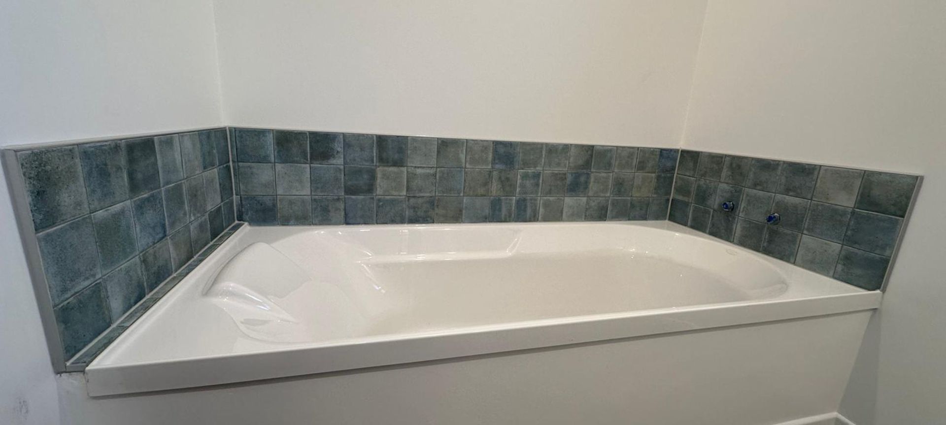 Damn Good Tiling - Bathtub Top Wall banner