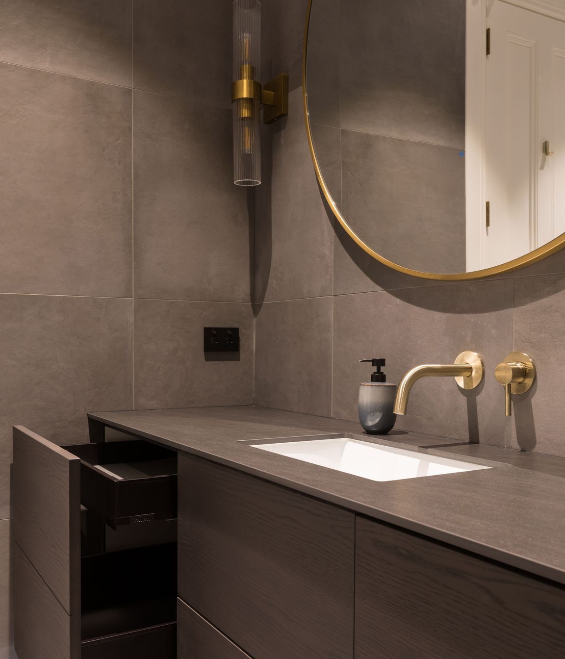 Georgina Street, Freemans Bay, Main Bathroom