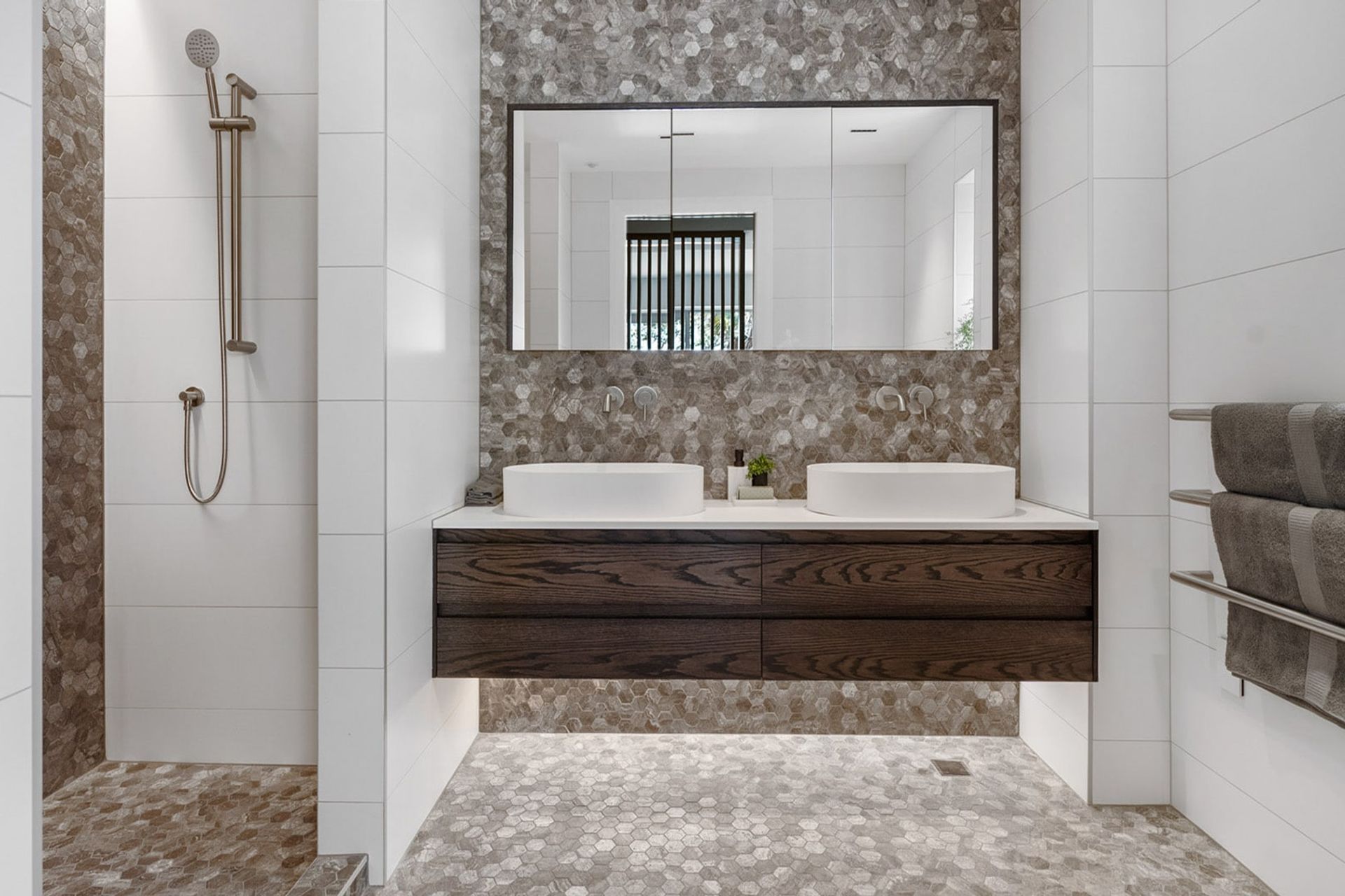 Tamaki Drive Residence