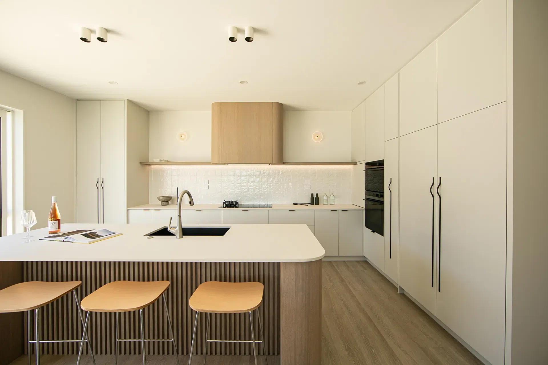 696ef98b46217bb4d91d506fRed20Beach20Home20-20Desert20Oak20Shinnoki20Veneer20Panels2029.webp