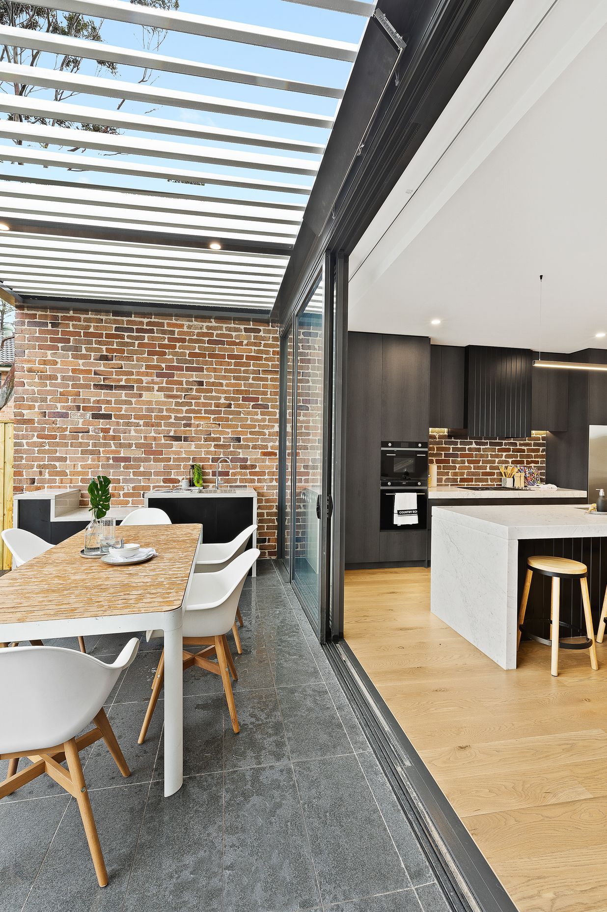6A-Wrights-rd-outside-inside-v3.jpg