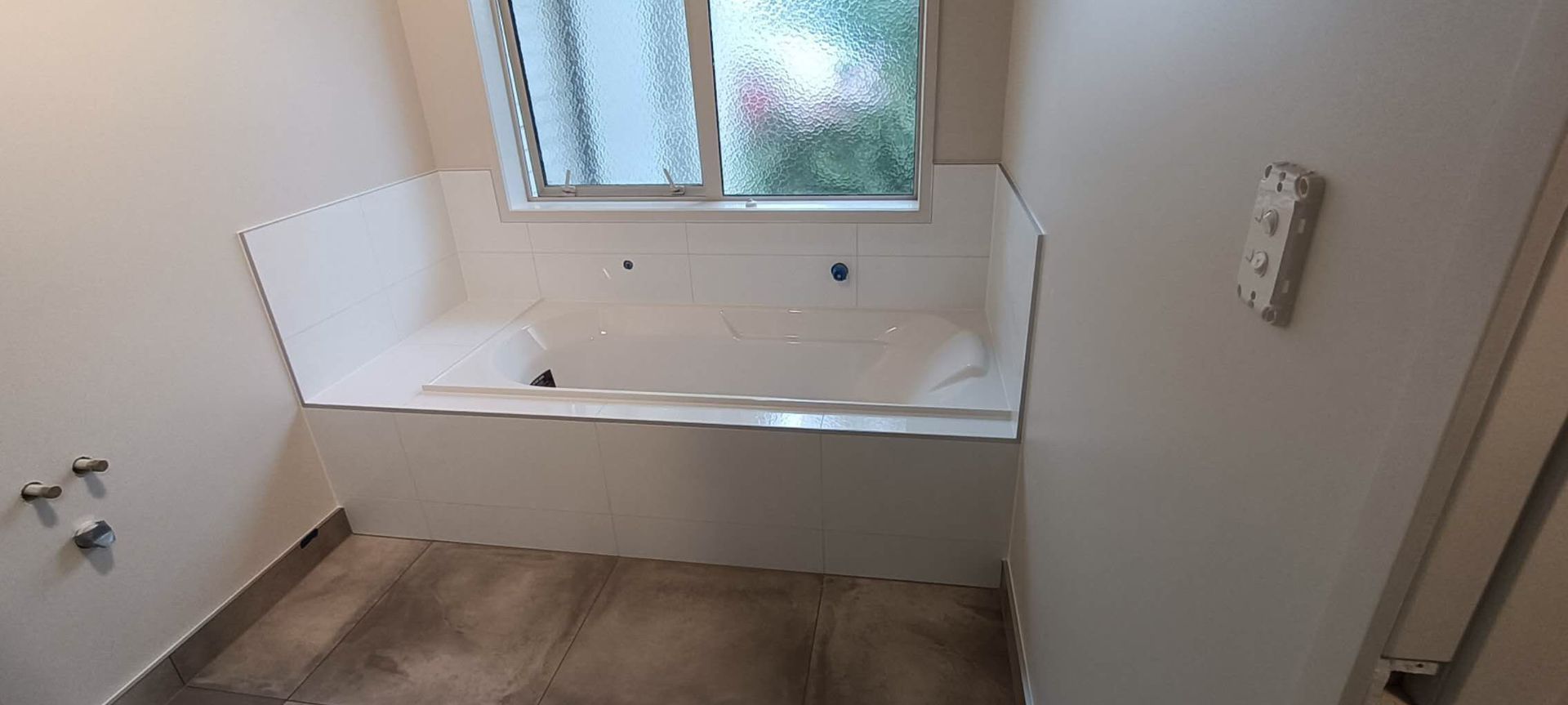 Damn Good Tiling - bathroom tiling (Refresh Renovation) banner