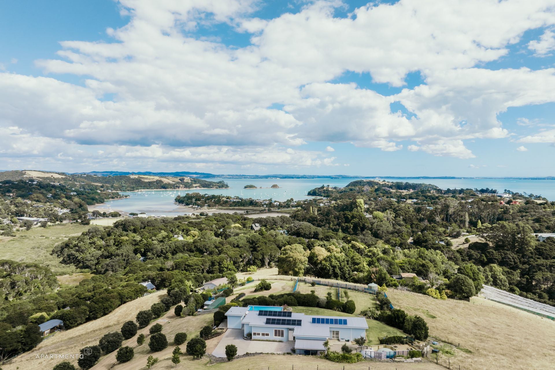 AMArchitectsWaihekeMCrawford-2132.jpg