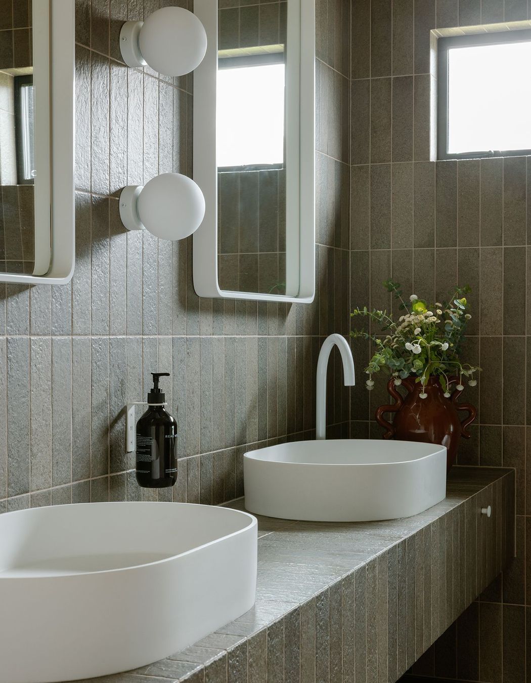 Whananaki Beach Retreat / Alex Walls, Walls Studio / Bathroom. Walls and custom vanity: Fornace Verde Muschio 60x240mm.