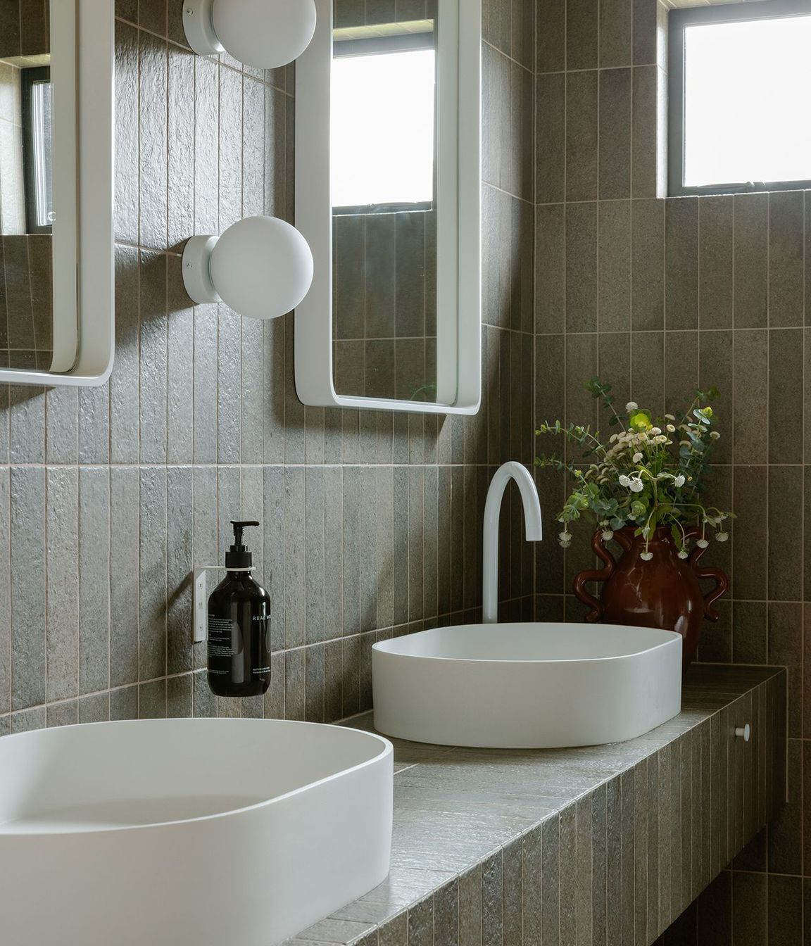 Whananaki Beach Retreat / Alex Walls, Walls Studio / Bathroom. Walls and custom vanity: Fornace Verde Muschio 60x240mm.
