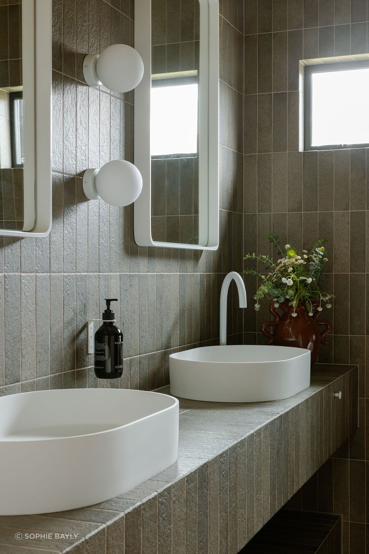 Whananaki Beach Retreat / Alex Walls, Walls Studio / Bathroom. Walls and custom vanity: Fornace Verde Muschio 60x240mm.
