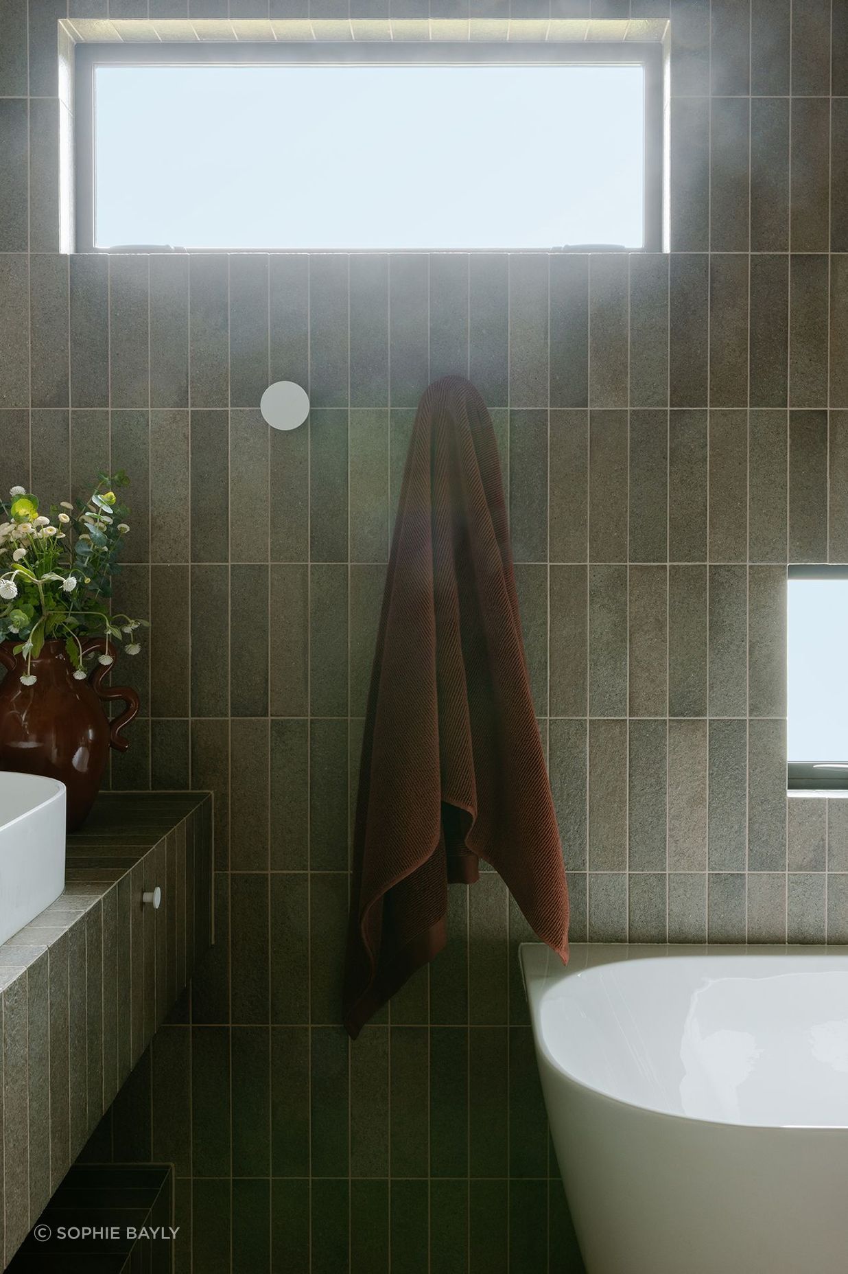 Whananaki Beach Retreat / Alex Walls, Walls Studio / Bathroom. Walls and custom vanity: Fornace Verde Muschio 60x240mm.