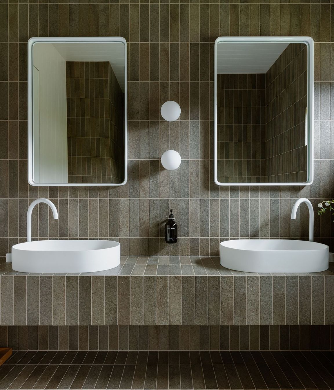 Whananaki Beach Retreat / Alex Walls, Walls Studio / Bathroom. Walls and custom vanity: Fornace Verde Muschio 60x240mm.