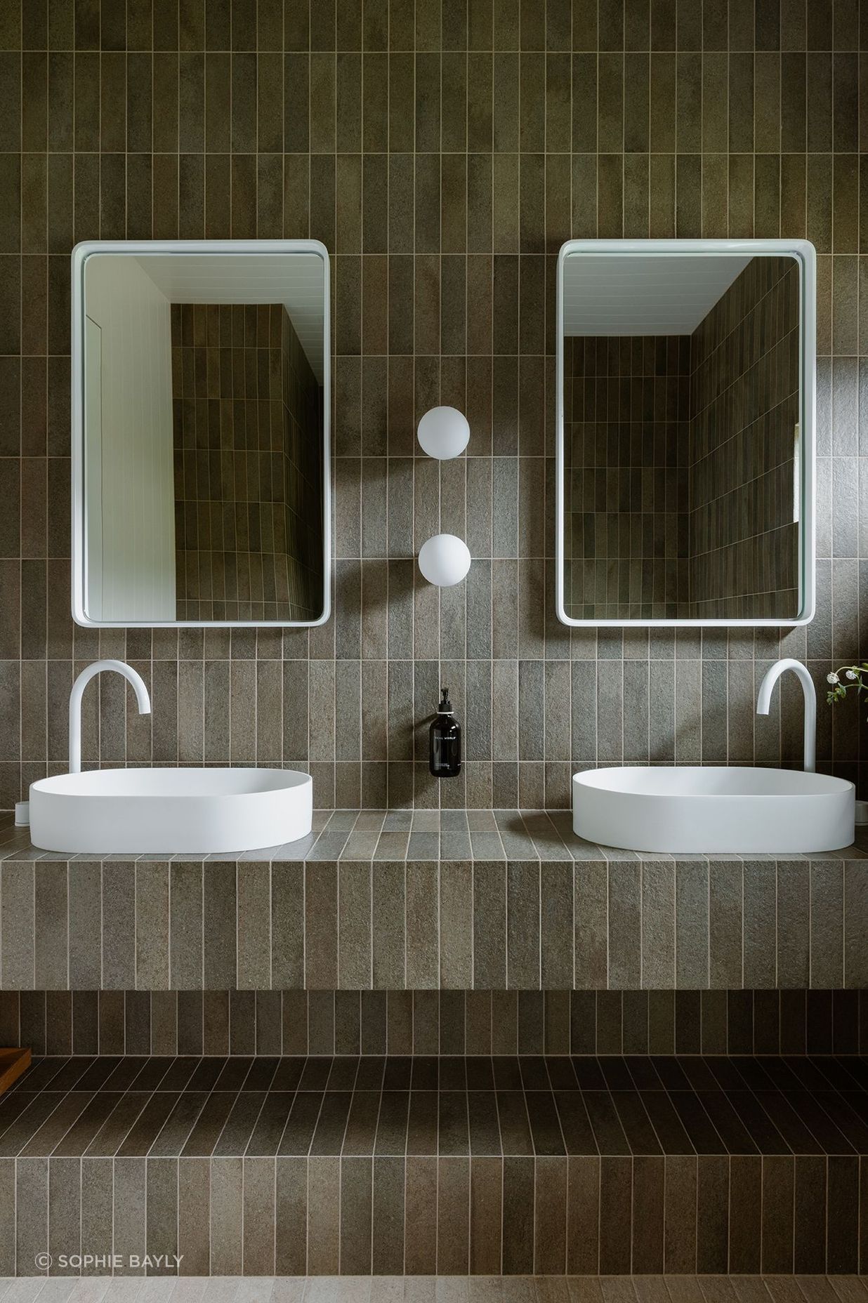 Whananaki Beach Retreat / Alex Walls, Walls Studio / Bathroom. Walls and custom vanity: Fornace Verde Muschio 60x240mm.