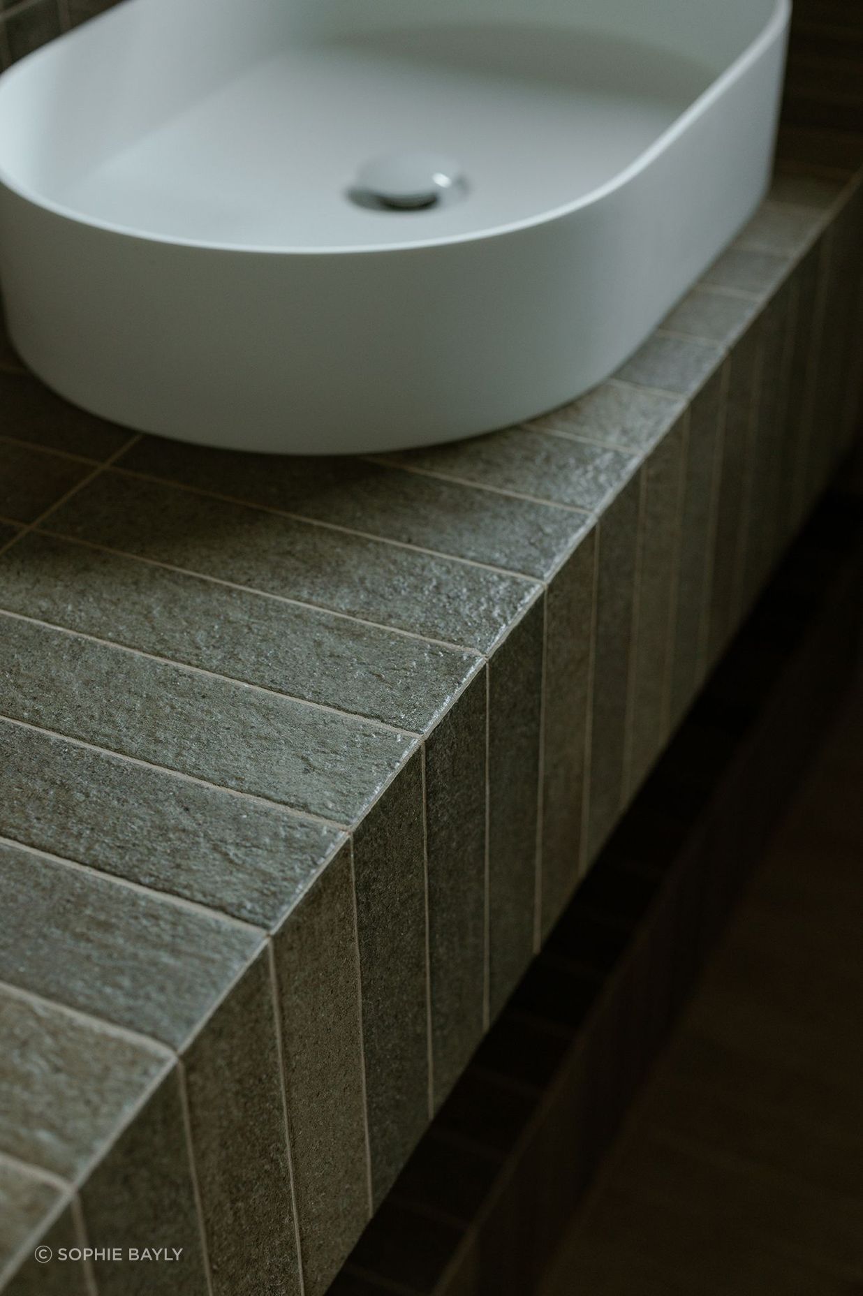 Whananaki Beach Retreat / Alex Walls, Walls Studio / Bathroom. Custom vanity: Fornace Verde Muschio 60x240mm.