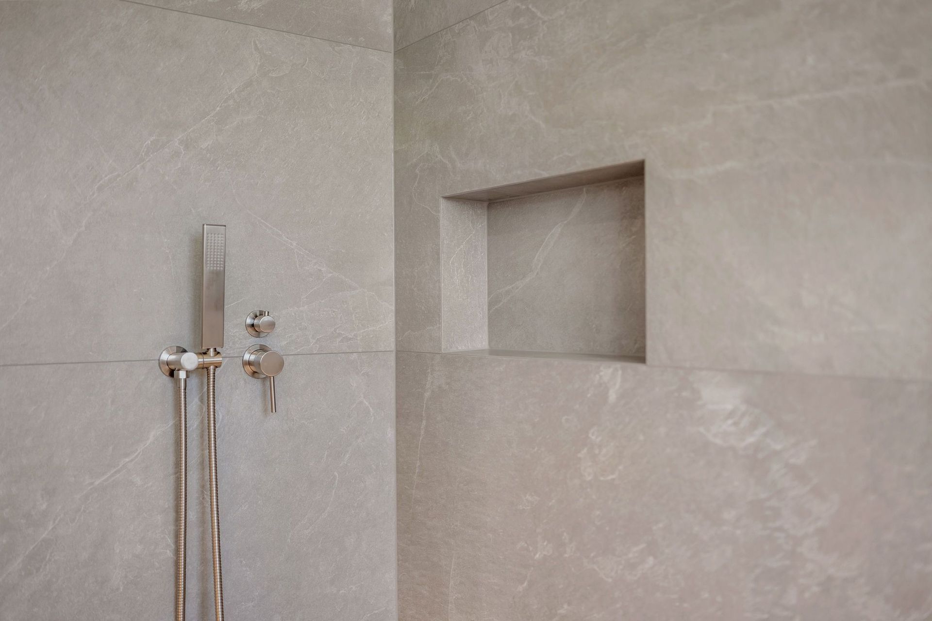 This space hides clever plumbing, sleek storage, and subtle lighting, all working together, beautifully.