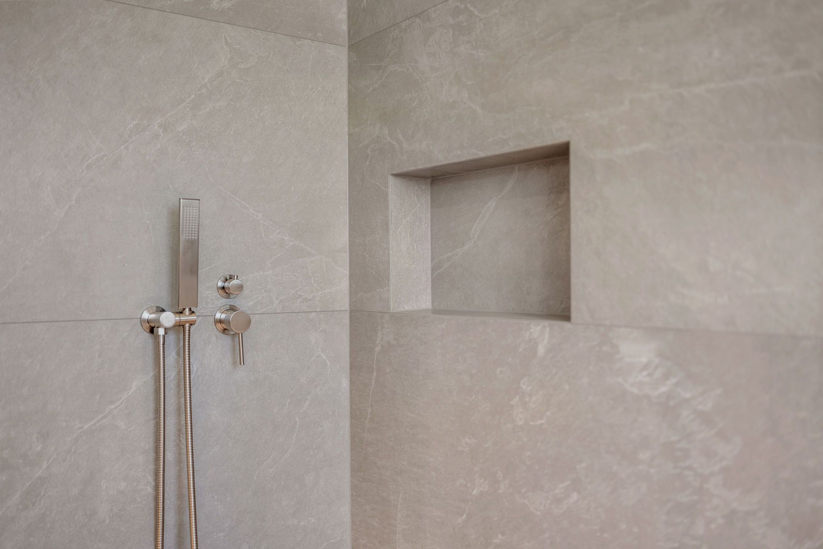 This space hides clever plumbing, sleek storage, and subtle lighting, all working together, beautifully.