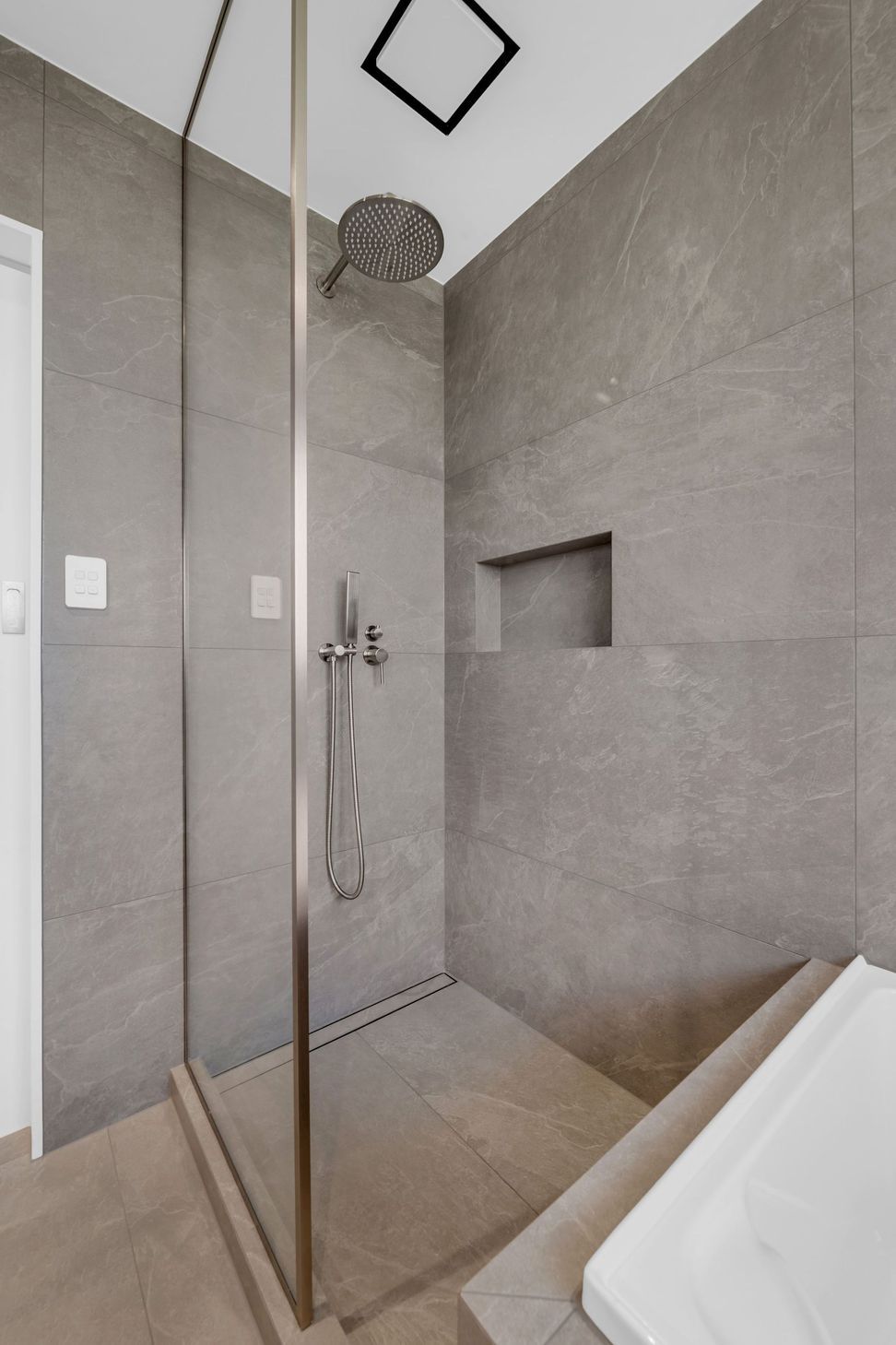 Soft lighting. Seamless edges. No fuss, all finish.