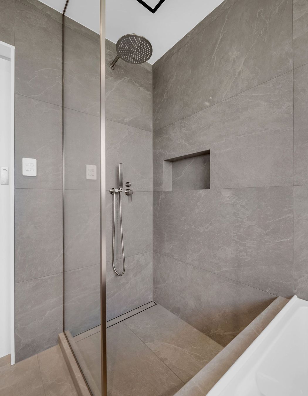 Soft lighting. Seamless edges. No fuss, all finish.