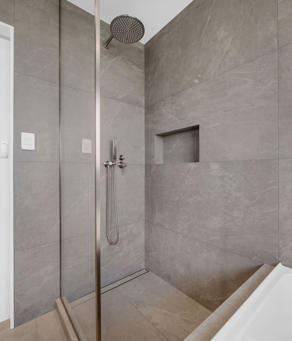 Soft lighting. Seamless edges. No fuss, all finish.