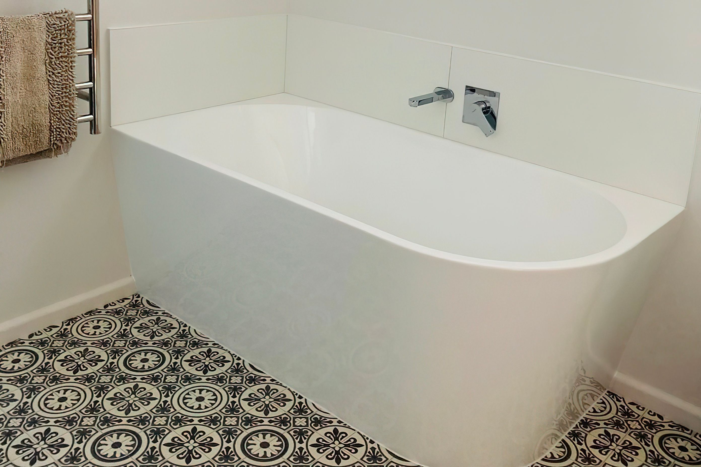 CarolineRdbath-1.jpeg