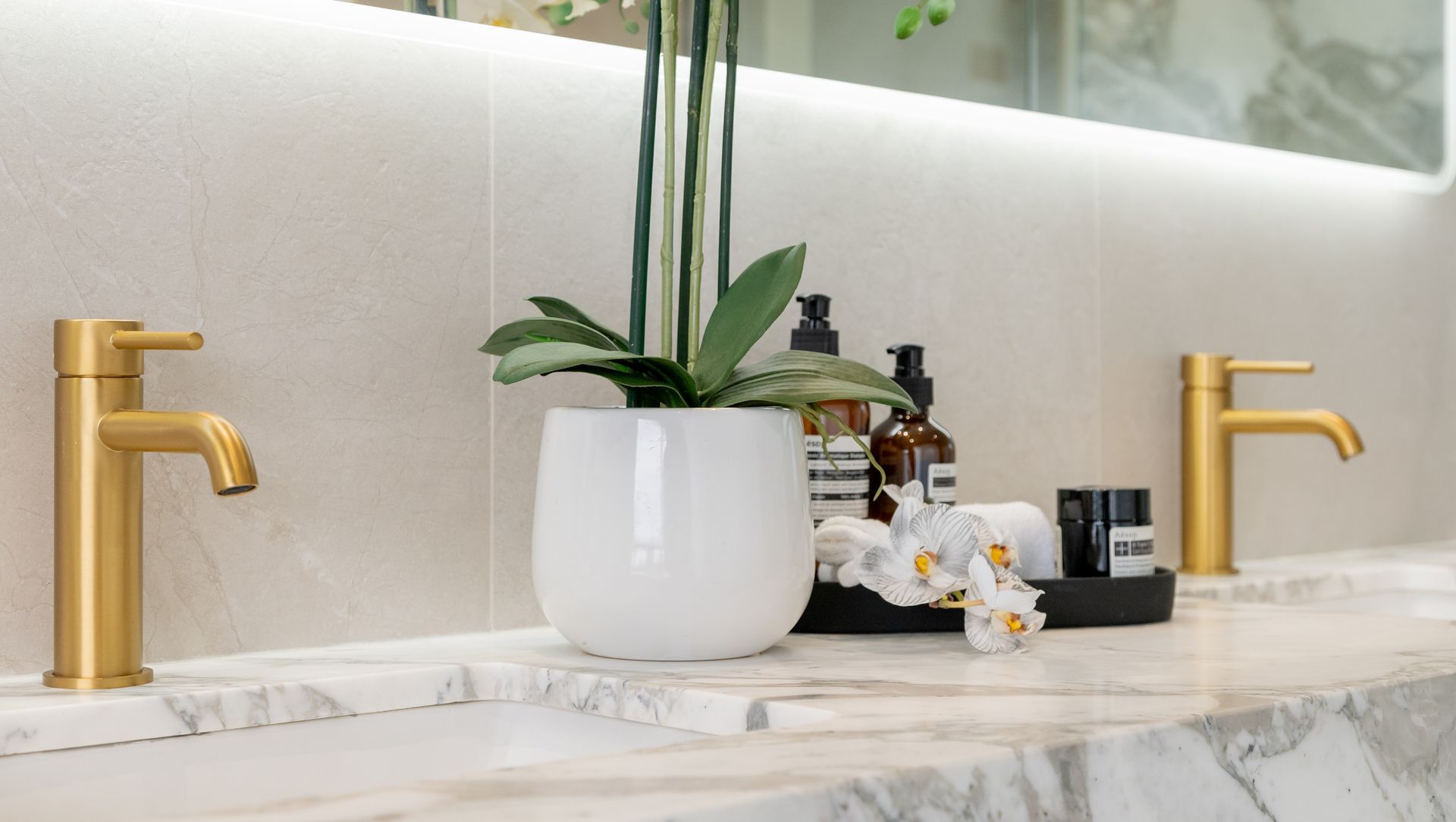 Lucid Pin in Brushed Brass