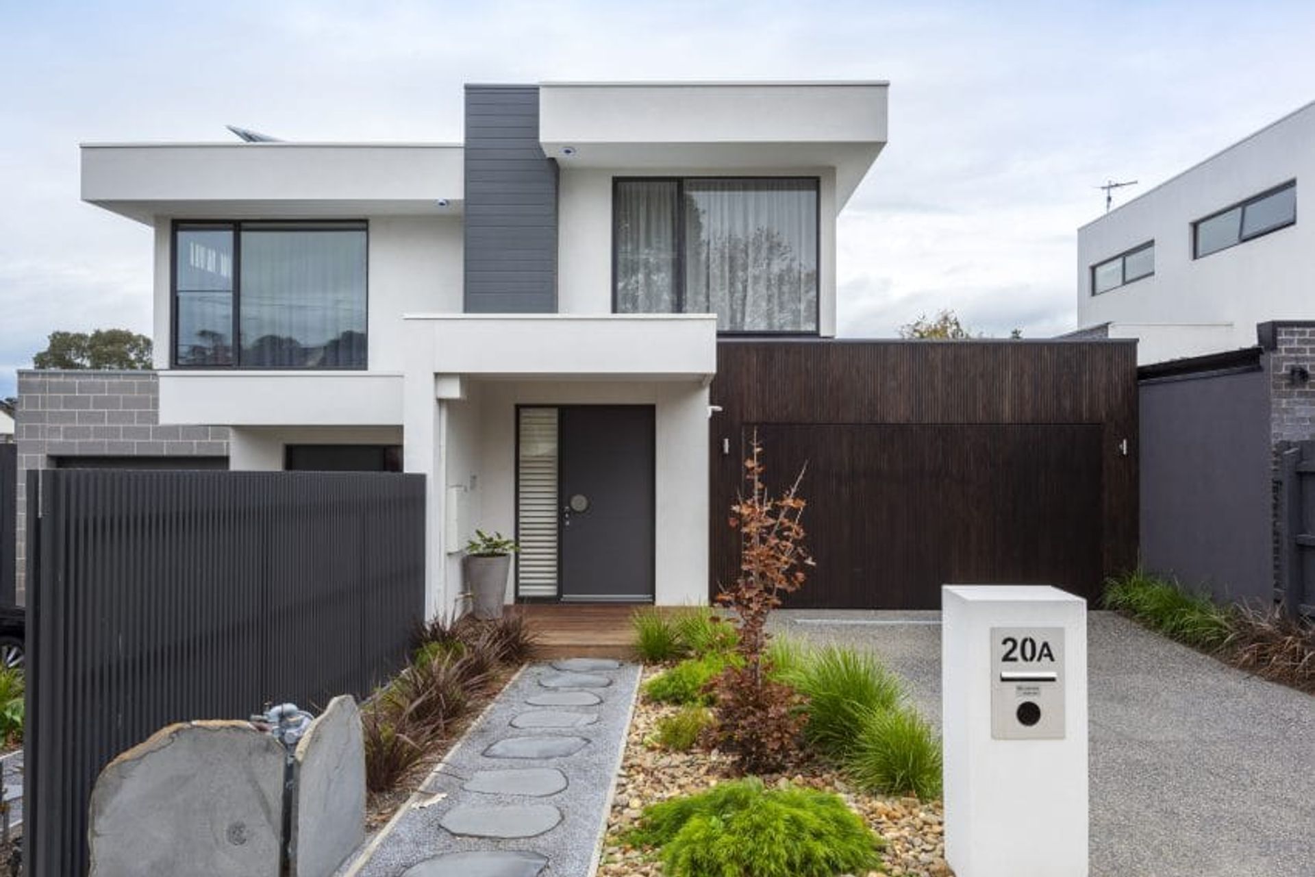 MODERN LIVING