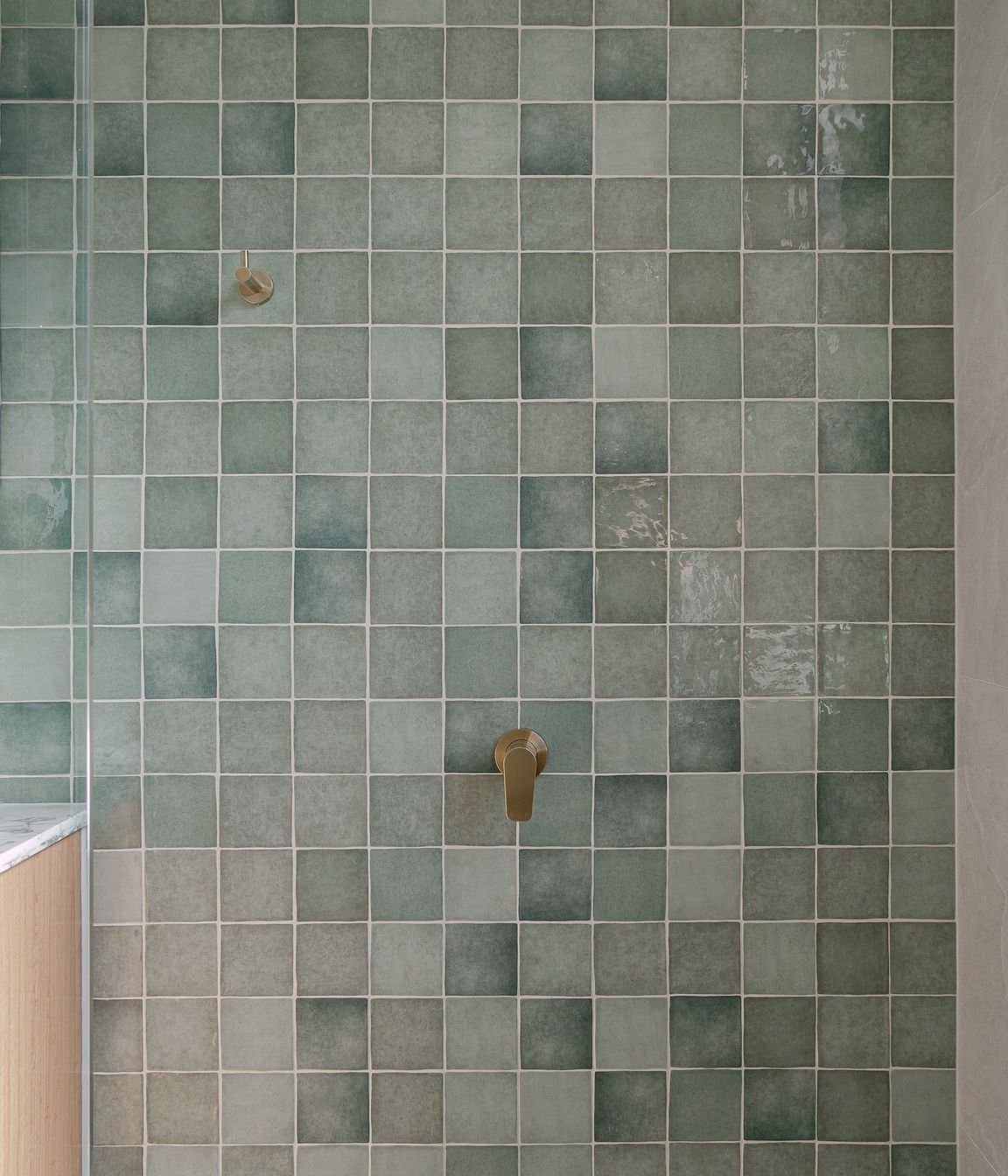 DrummoyneIIMainBathFeatureWall.jpg