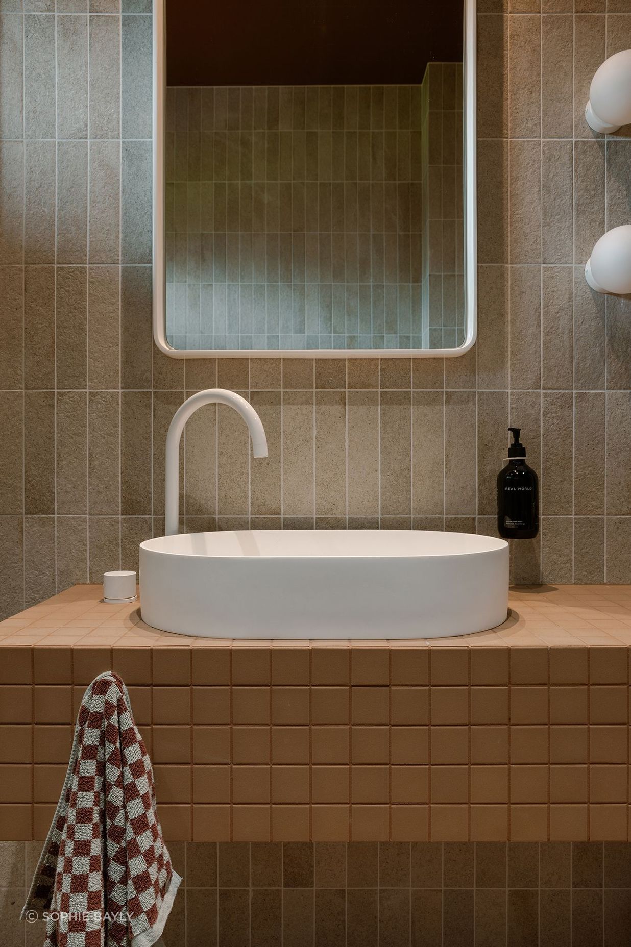 Whananaki Beach Retreat / Alex Walls, Walls Studio / Ensuite Walls: Fornace Argilla Naturale 60x240mm Custom Vanity and floor : Terra Cappi Mosaic