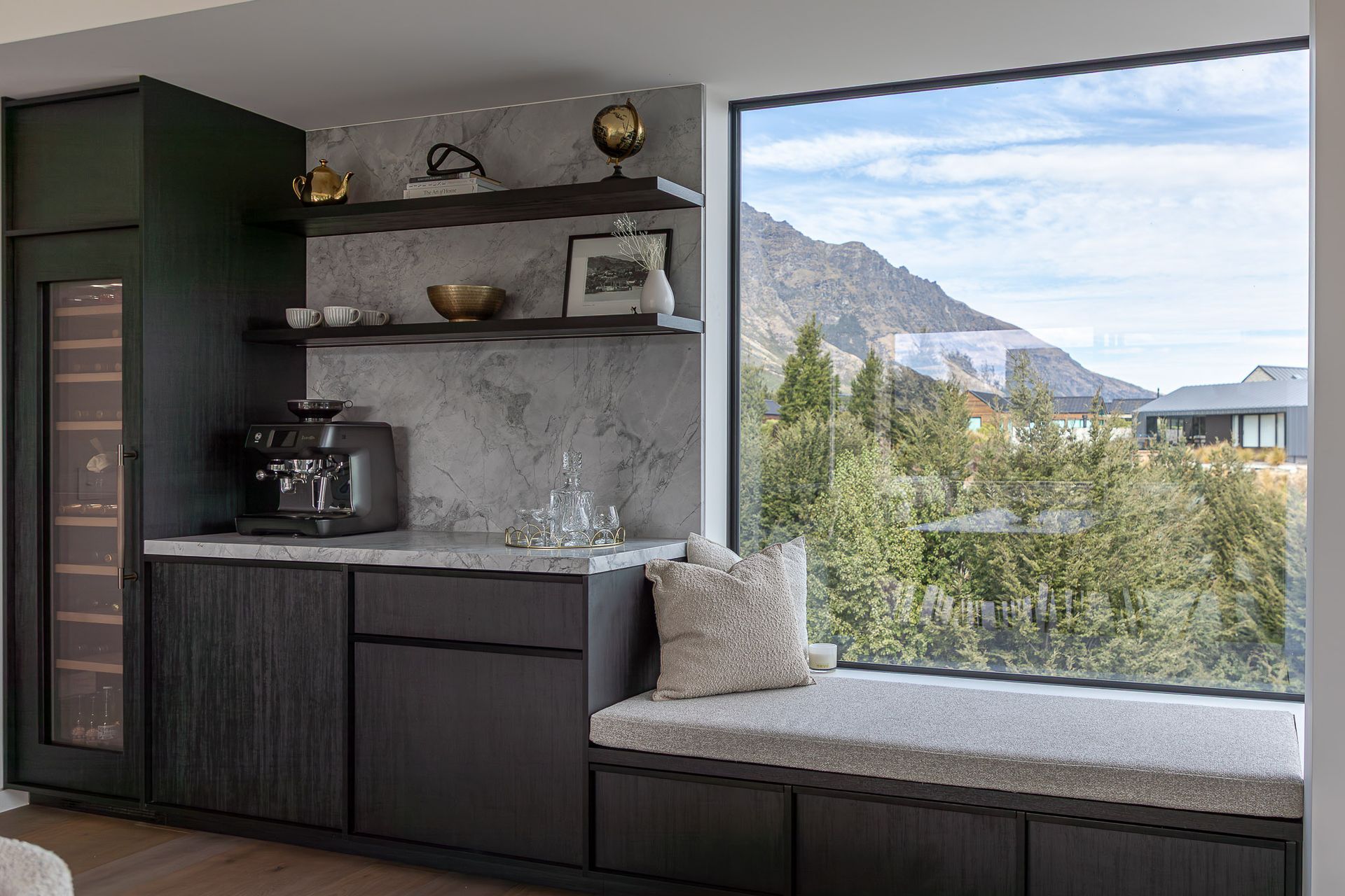 FergusonMcKellarBarWindowseatJoineryLandscape.jpg