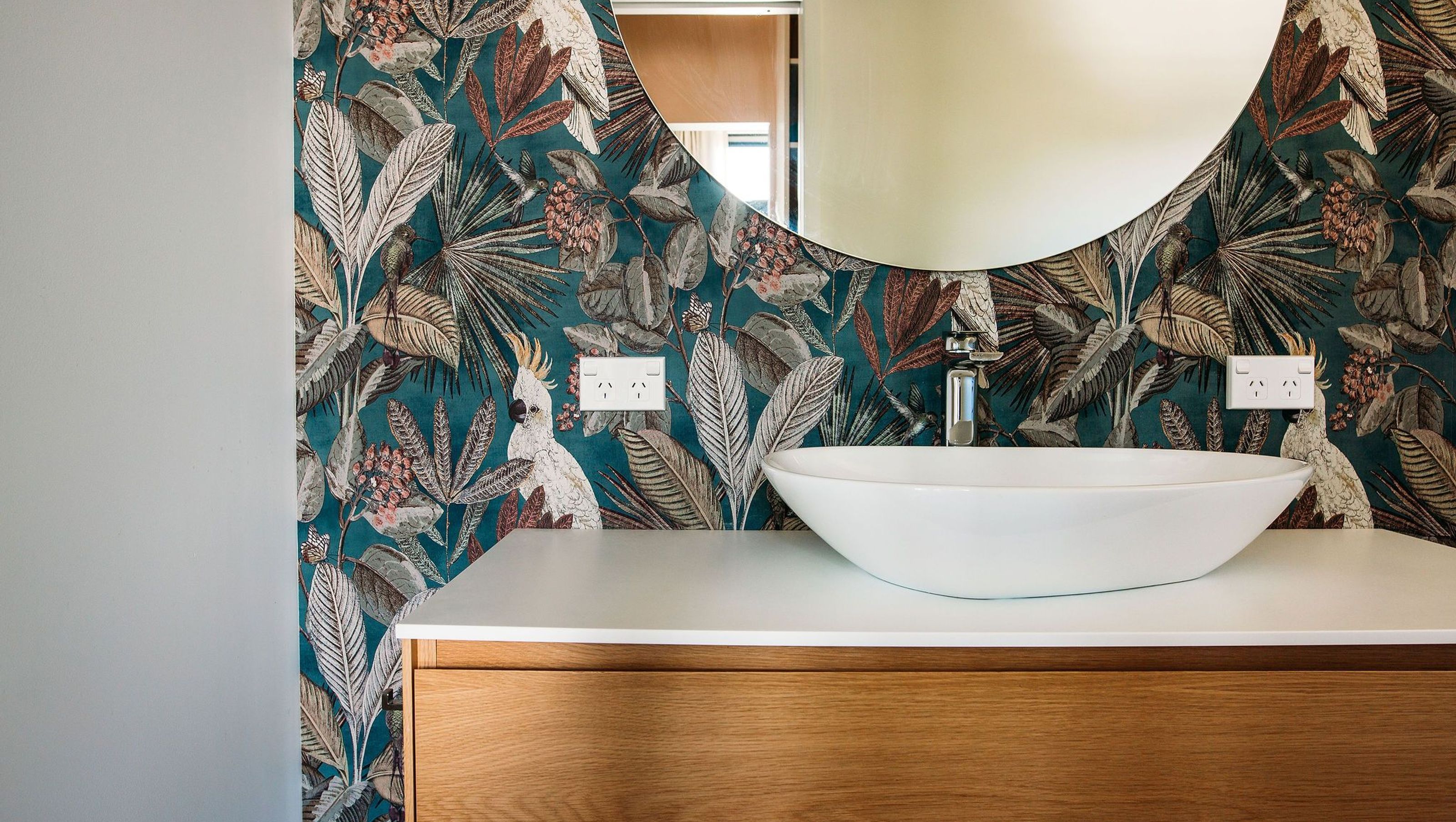 Wallpaper & Tile Bathroom