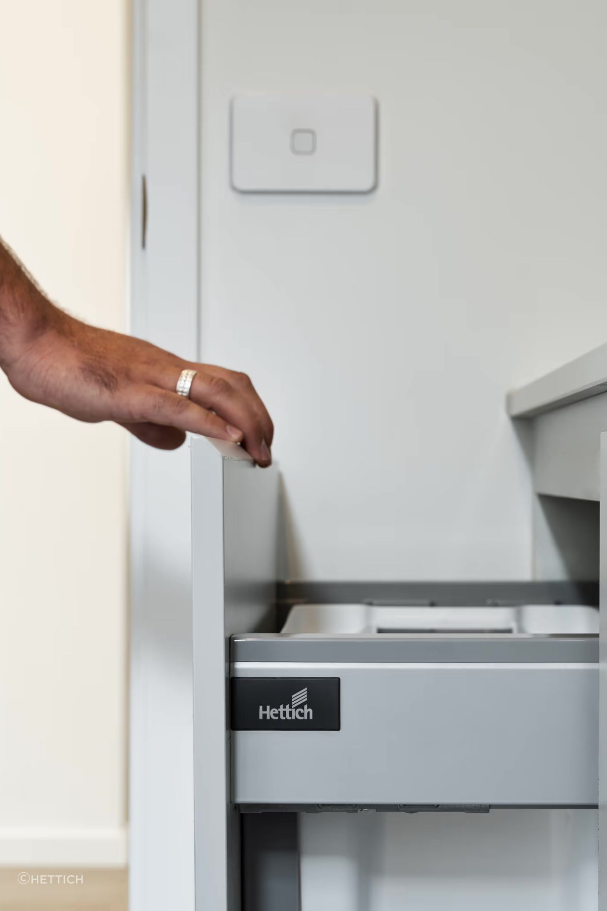 Hettich-Laundry-Hamper-Sequence-3.png