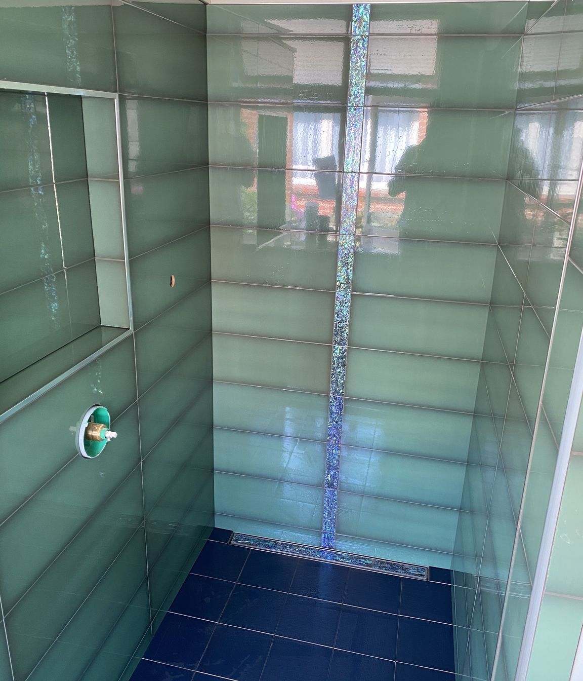Tiled shower walls &amp; floor