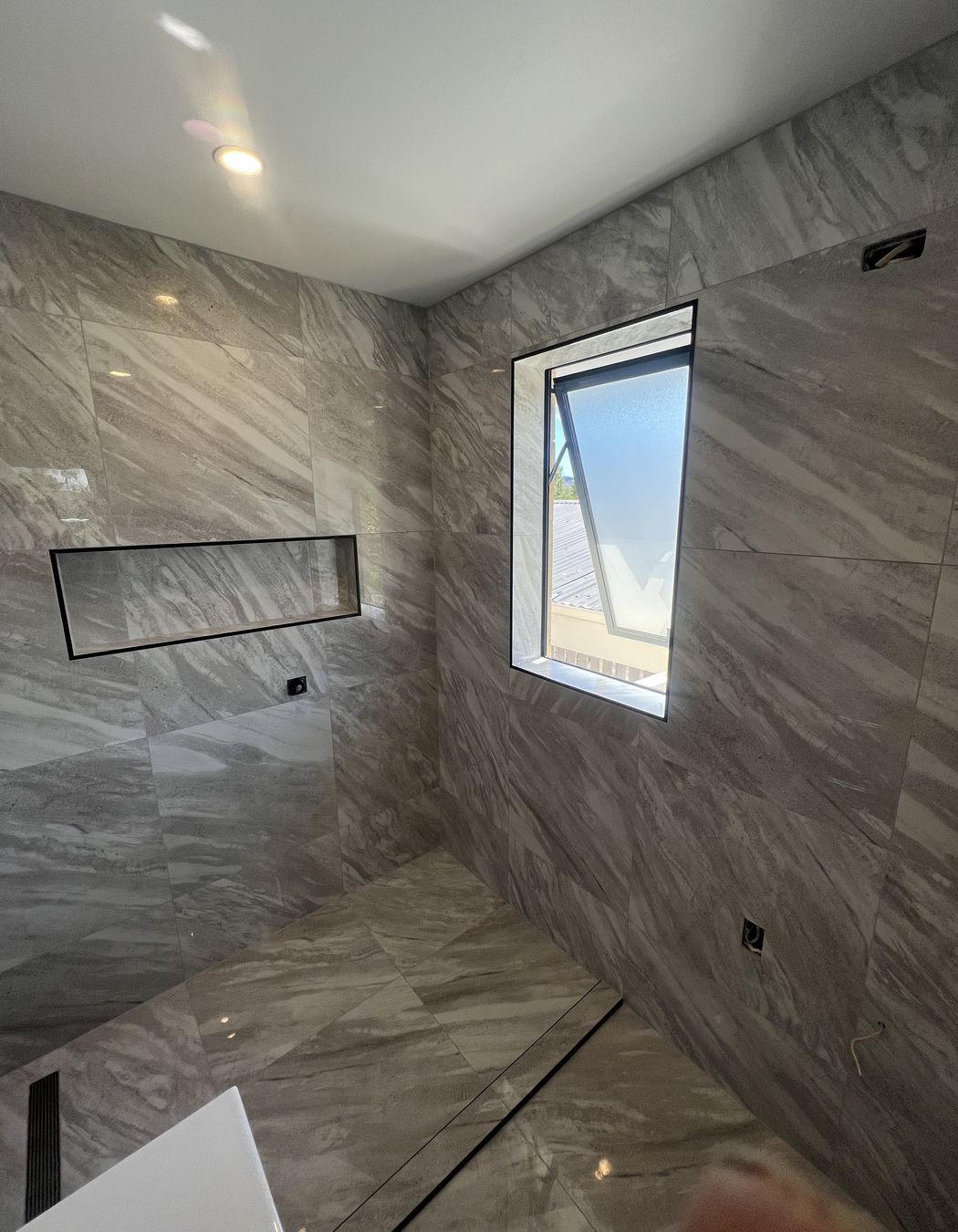 Tiled bathroom floor & shower walls