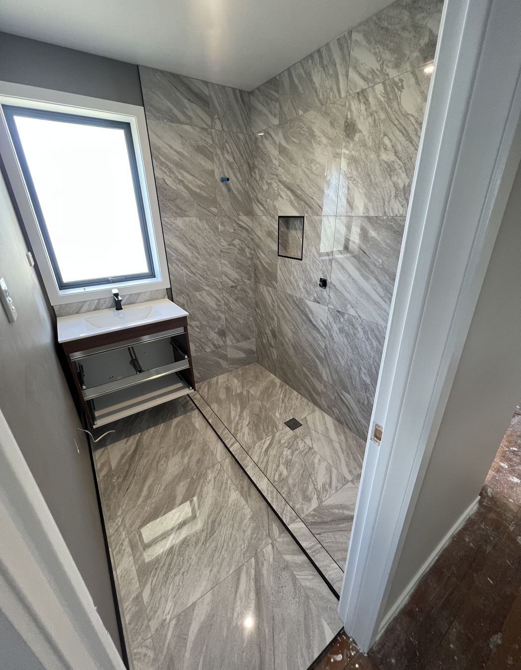 Tiled bathroom floor & shower walls