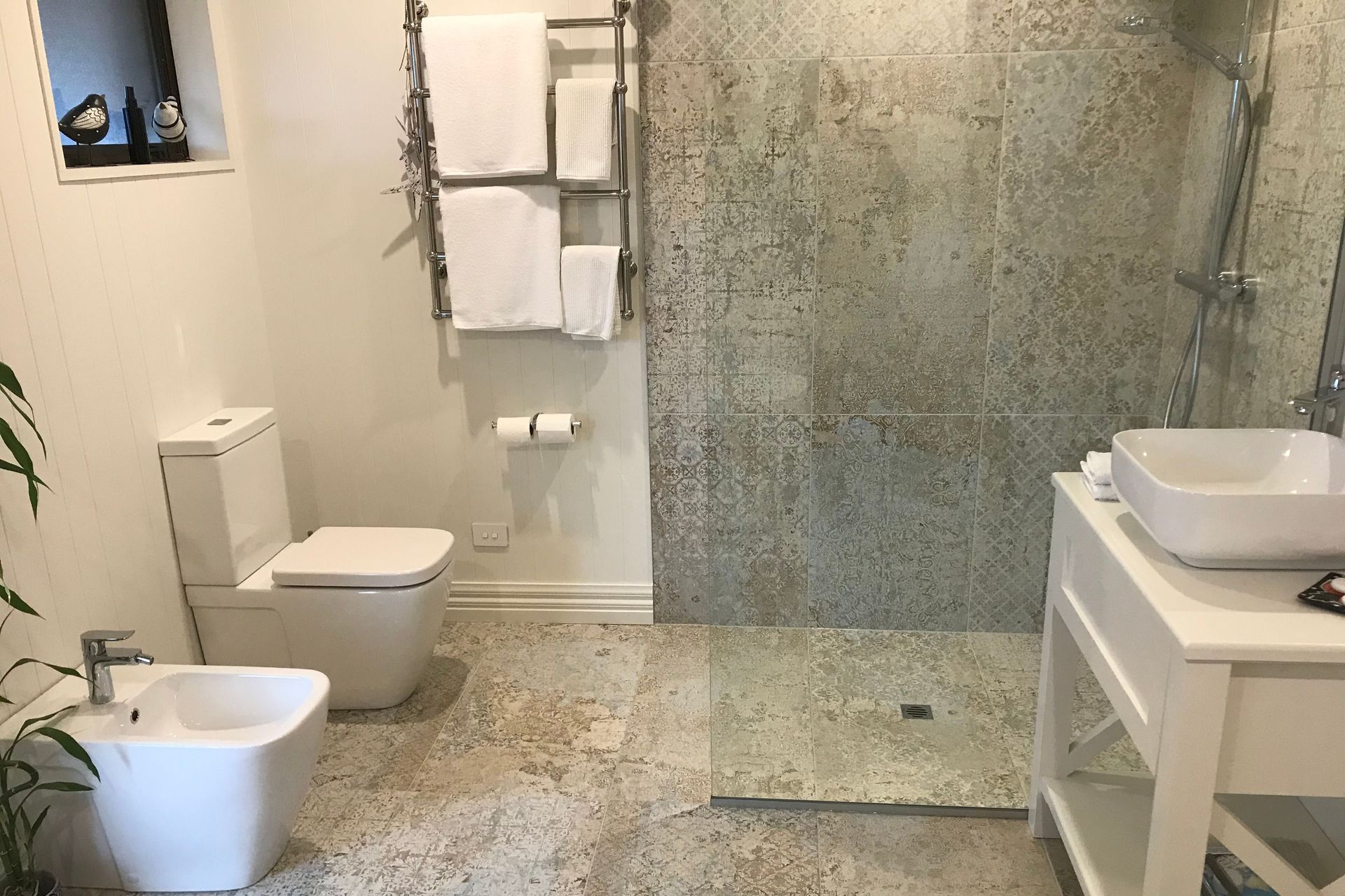 Tiled bathroom floor & shower walls