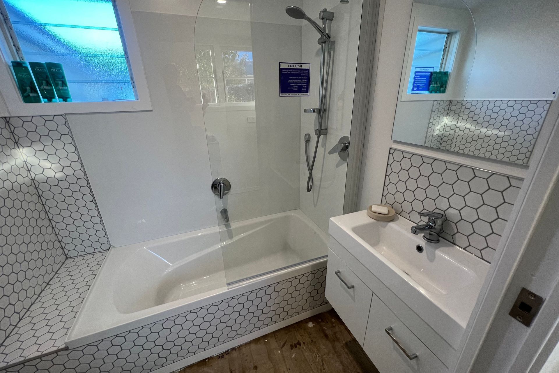 Tiled bath cradle &amp; vanity splashback