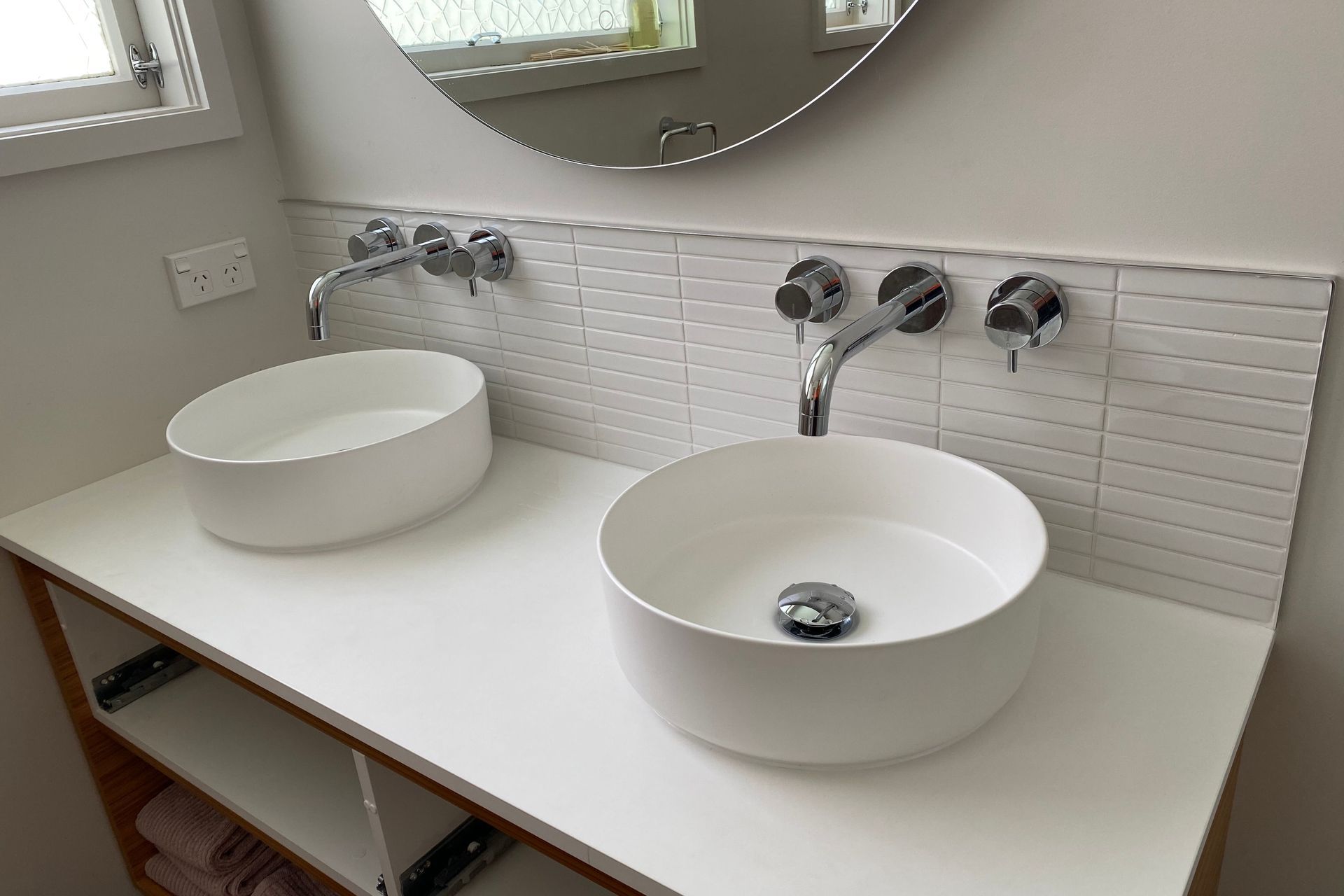 Tiled vanity splashback