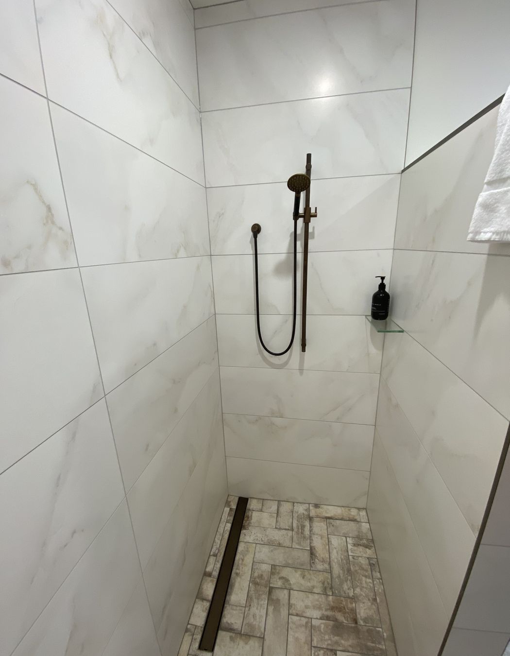Tiled bathroom floor & shower walls