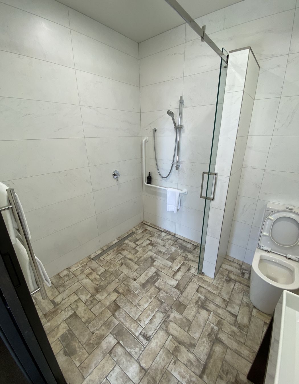 Tiled bathroom floor & shower walls