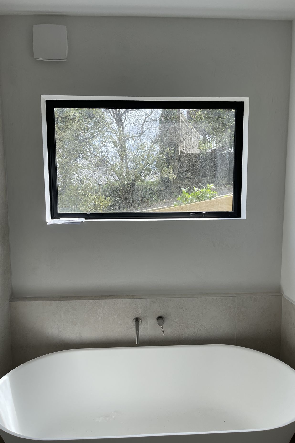 Yeso Resistone microcement seamless bathroom