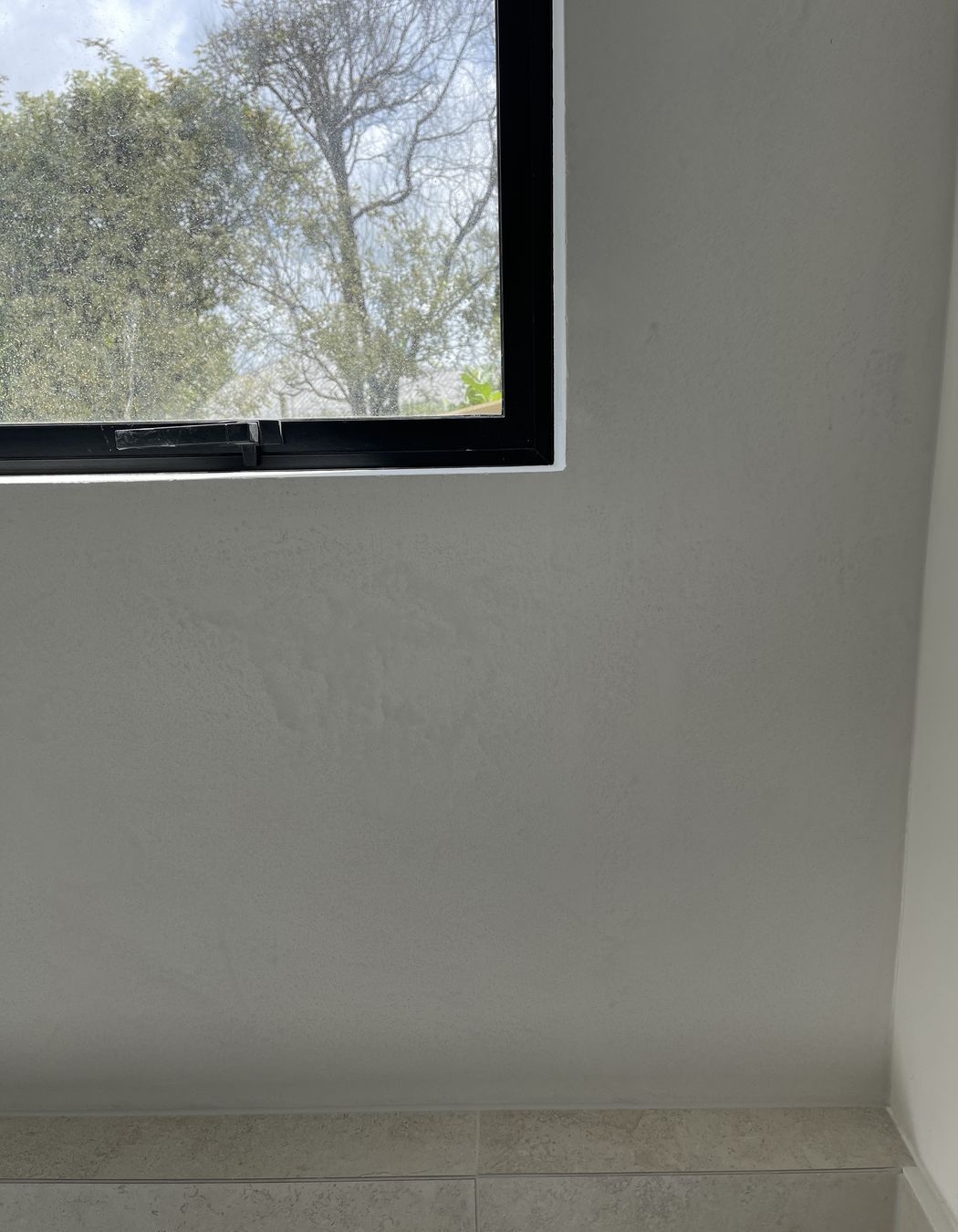 Yeso Resistone microcement seamless bathroom