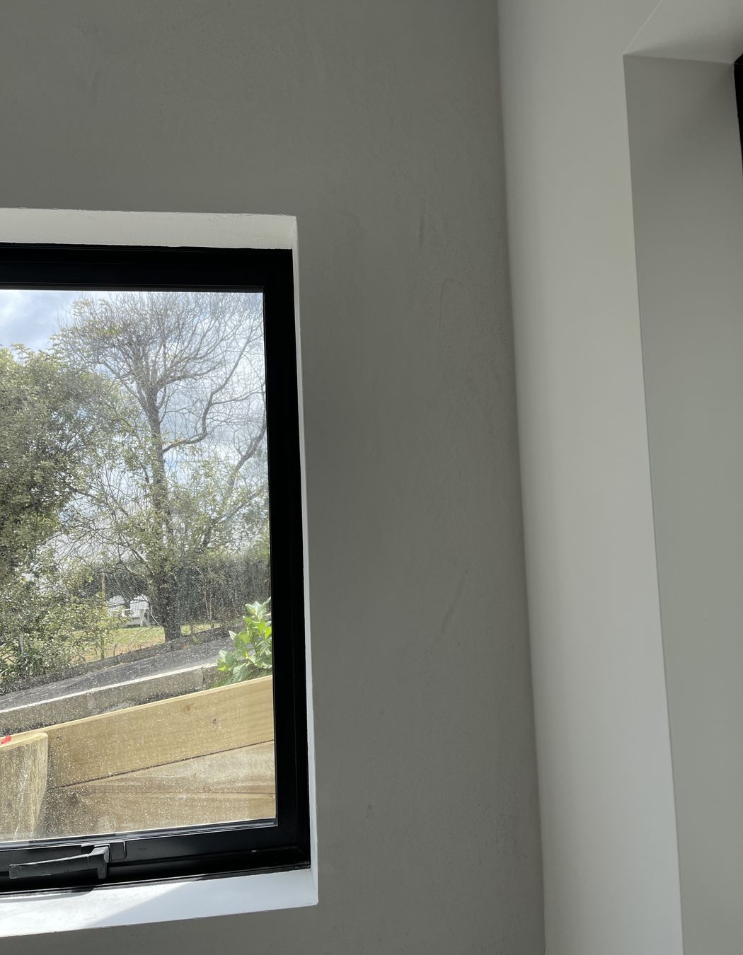 Yeso Resistone microcement seamless bathroom