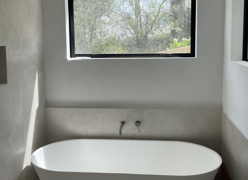 Yeso Resistone microcement bathroom wall