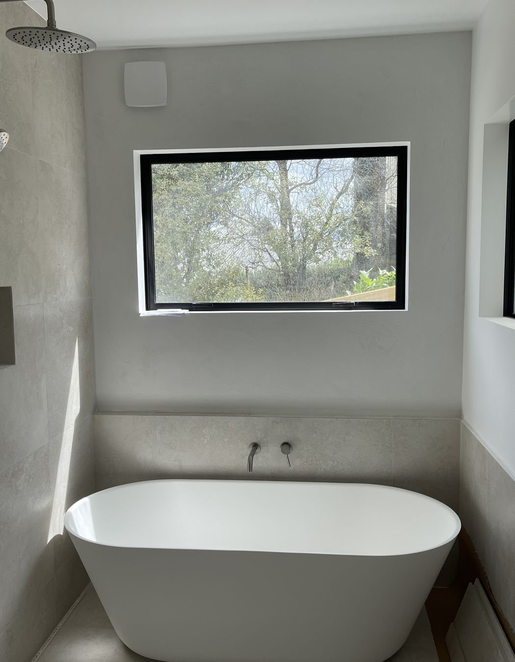 Yeso Resistone microcement seamless bathroom