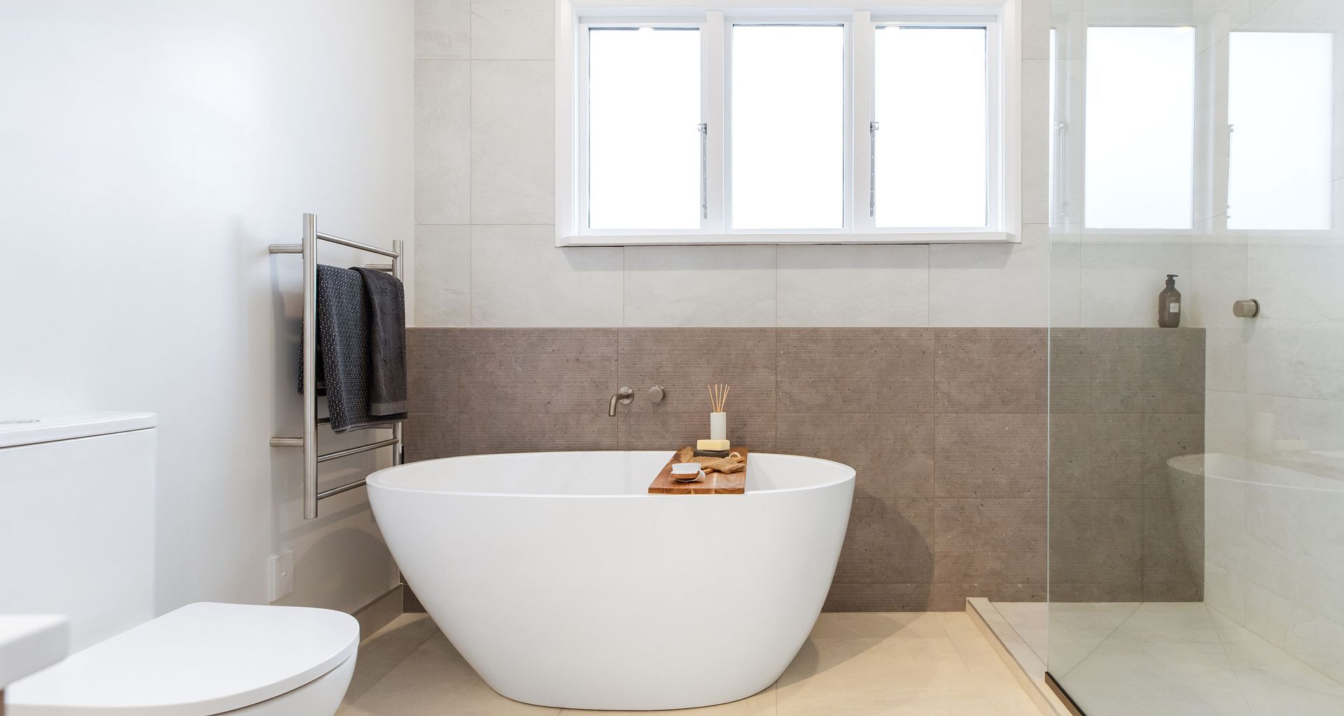 Luxury on Hawksbury banner