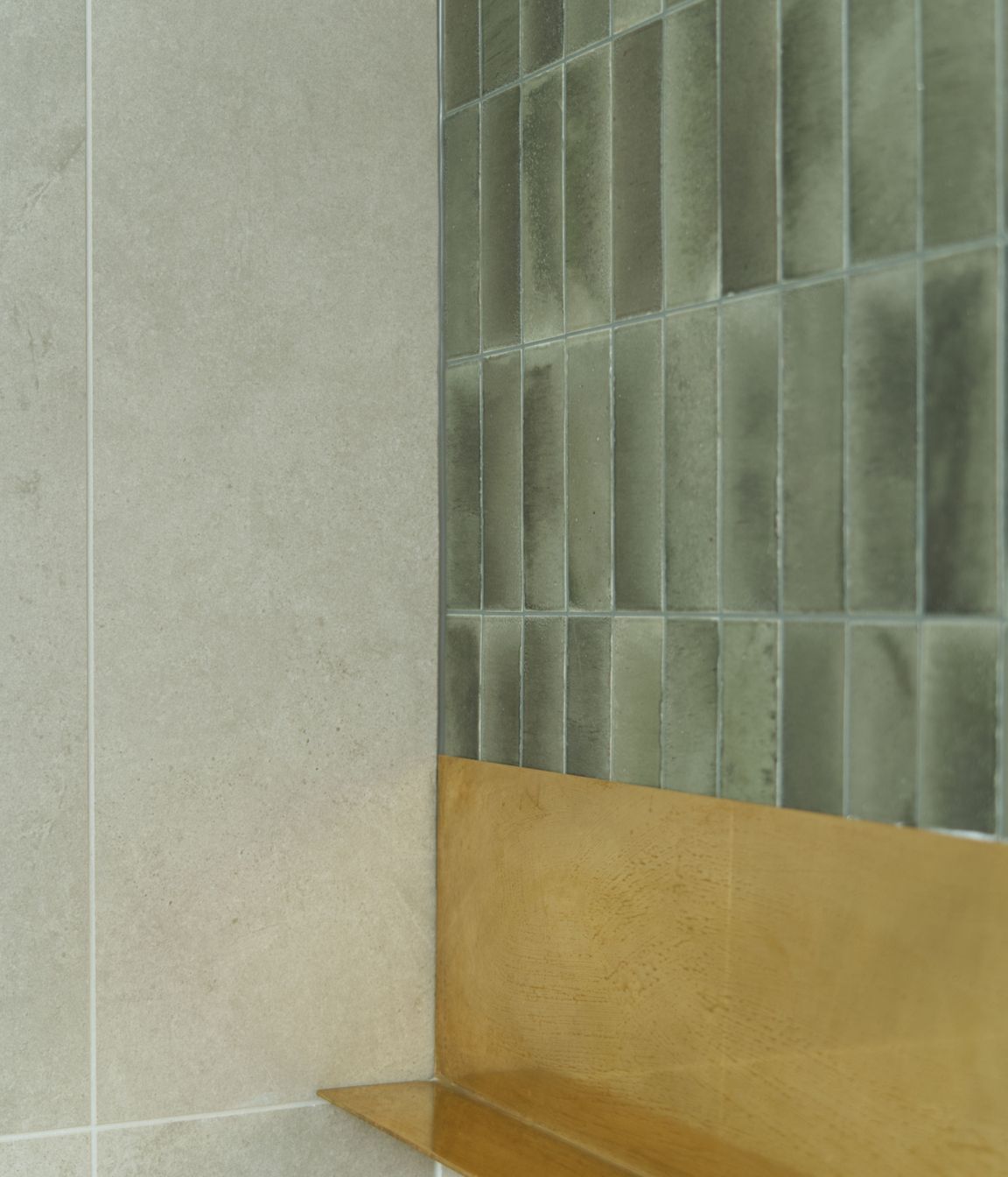 Kanat-StudioCooper-St-BathroomBrass-Shelf-v2.jpg