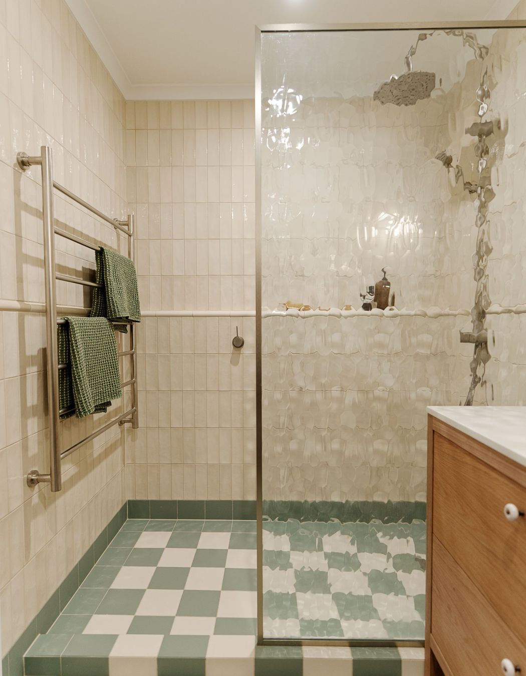 Kanat-StudioRukutaiBathroom-Wide-1.jpg