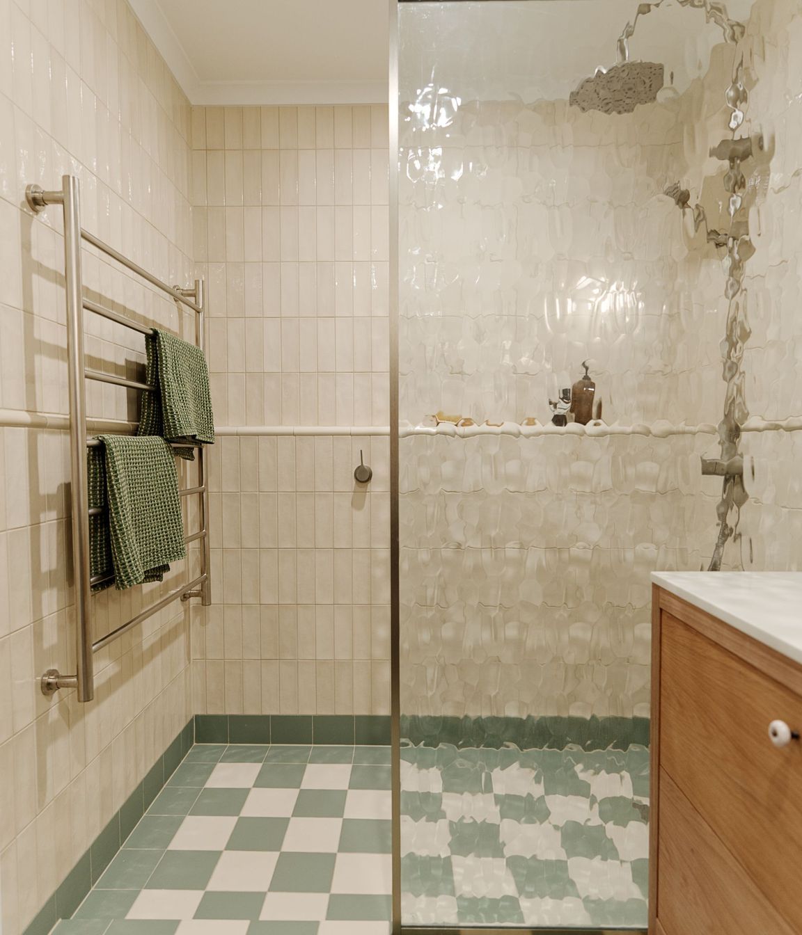 Kanat-StudioRukutaiBathroom-Wide-1.jpg