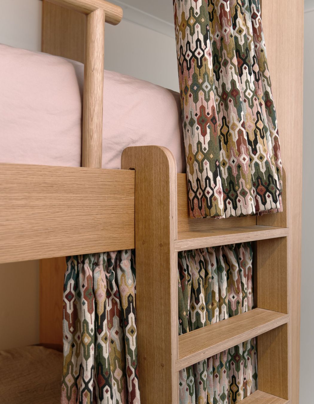 Kanat-StudioRukutaiGirls-Bedroom-6.jpg