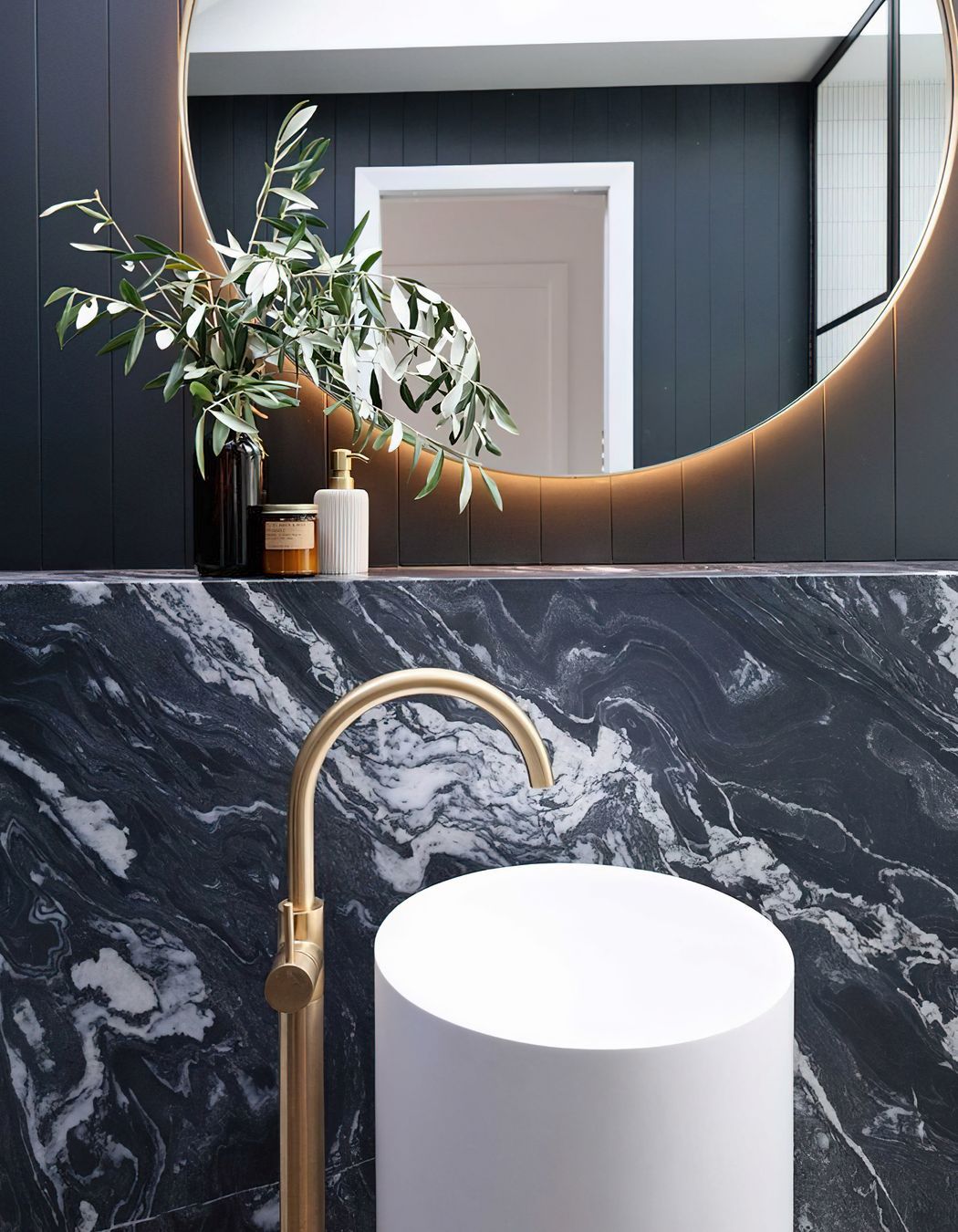 Main Bathroom Suede + Stone Showroom 2021