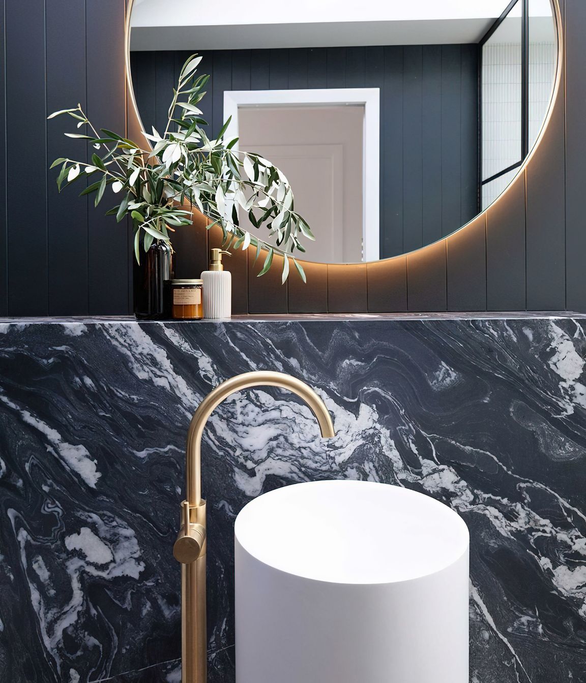 Main Bathroom Suede + Stone Showroom 2021