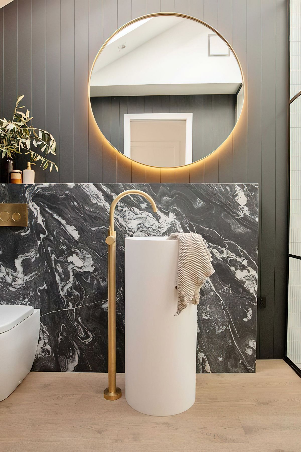 Main Bathroom Suede + Stone Showroom 2021