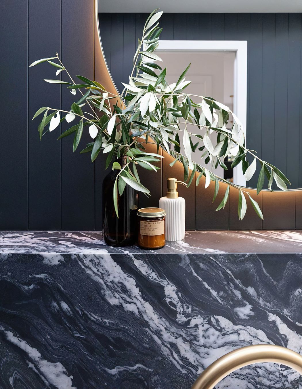 Main Bathroom Suede + Stone Showroom 2021